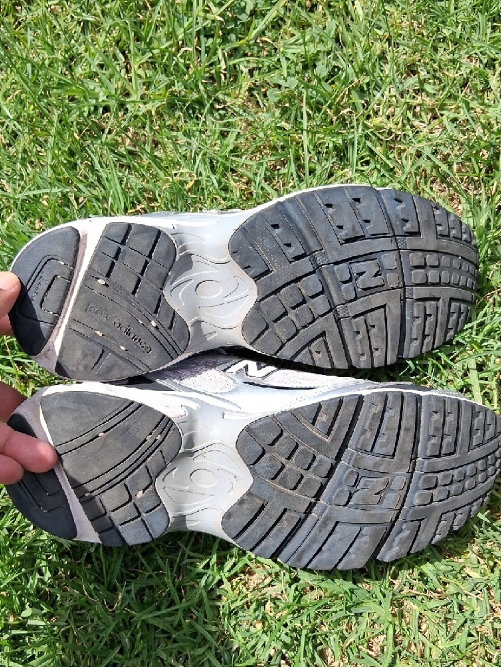 New Balance Silver and Gray 725 Running Sneakers - Picture 6 of 7